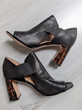 Corso Como Black leather open toe shoes with tortoise block heel, Sz 7.5